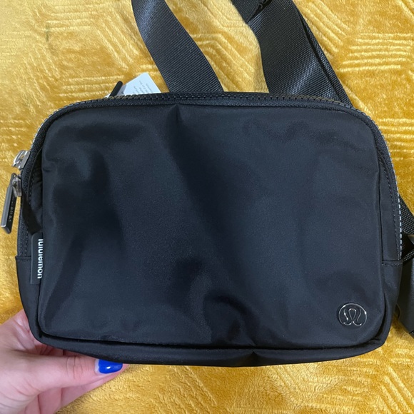 lululemon athletica Handbags - Lululemon Everywhere Belt Bag Large